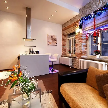 Center Old Town , Luxury Bar Included Appartamento