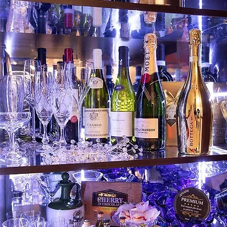 Center Old Town , Luxury Bar Included *